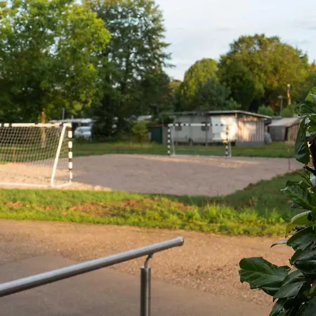 Sleep Space 3 - Tiny Spot Suedpfalz 度假居 Rülzheim